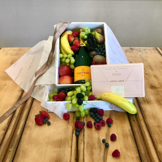Bubbles and Berries Fruit and Wine Hamper